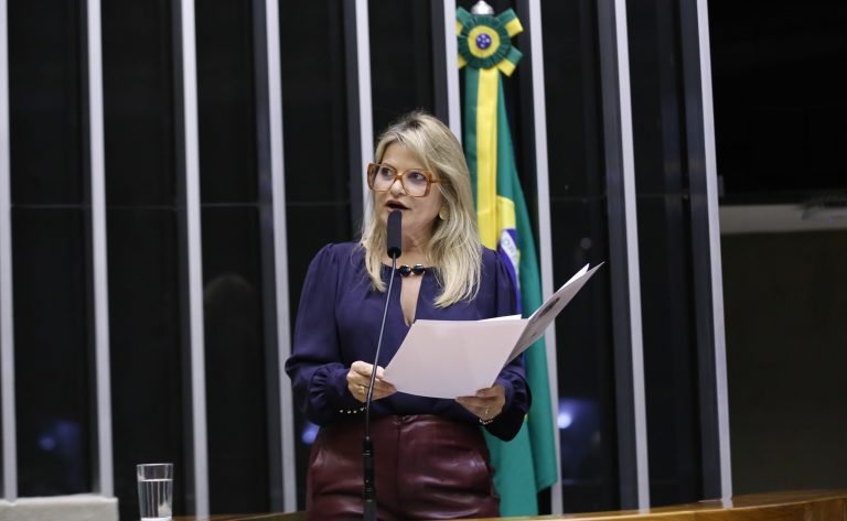 Comissão aprova projeto que amplia o percentual de brasileiros em contratações de empresas