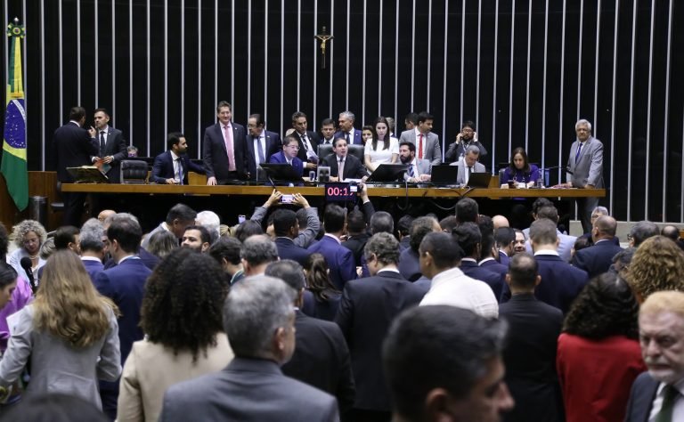 Plenário da Câmara tem 24 projetos em pauta