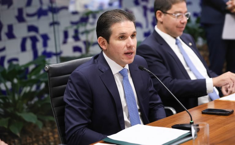 Hugo Motta cria comissões para discutir PNE, isenção do Imposto de Renda e inteligência artificial