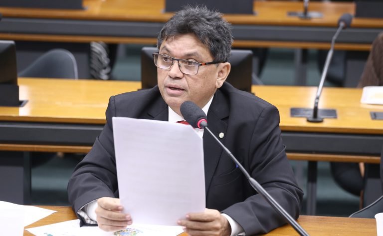 Comissão aprova projeto que vincula reajuste do BPC à política de valorização do mínimo