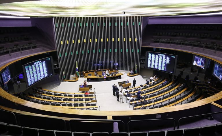 Câmara analisa projeto que cria programa de saúde mental para pessoas idosas; acompanhe