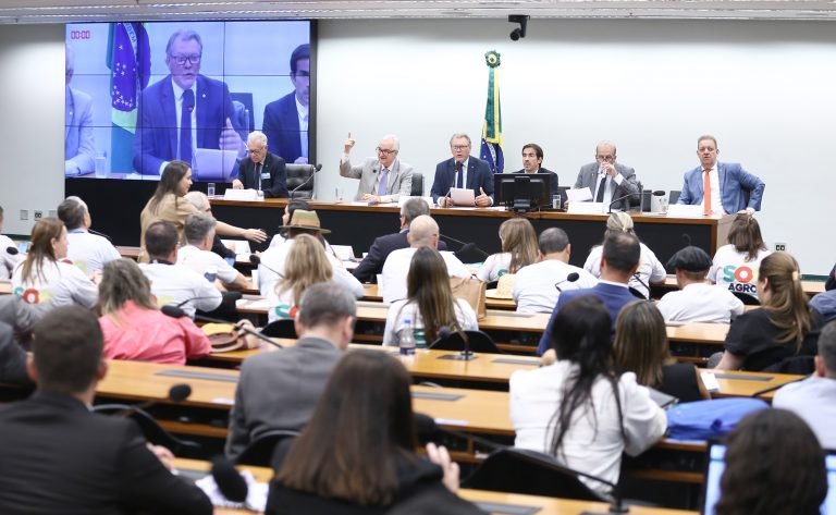 Produtores rurais gaúchos apelam a deputados para resolver crise de endividamento após secas e enchentes