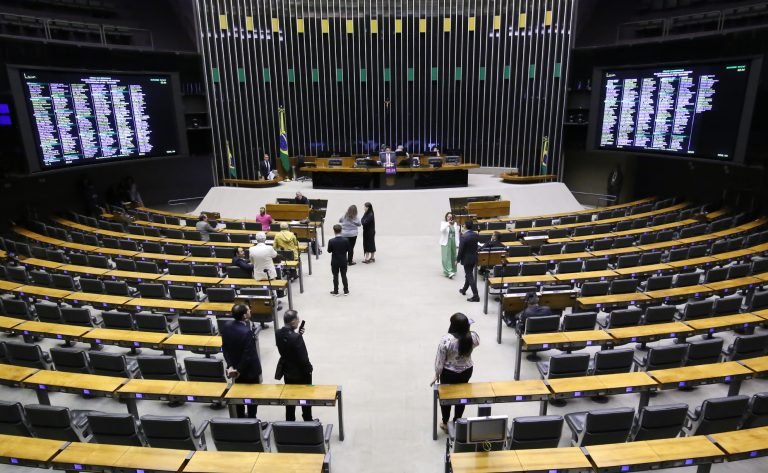 Deputados analisam projeto sobre critérios de repasses da Lei Aldir Blanc; acompanhe