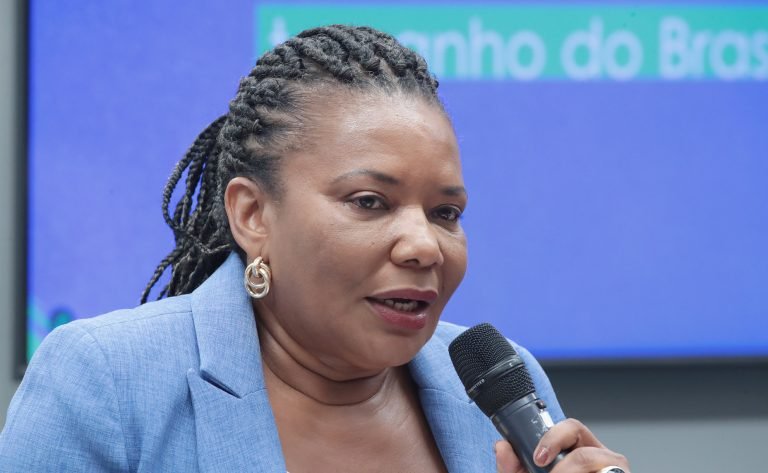 Ministra da Cultura nega irregularidade em contratações para shows durante o Carnaval