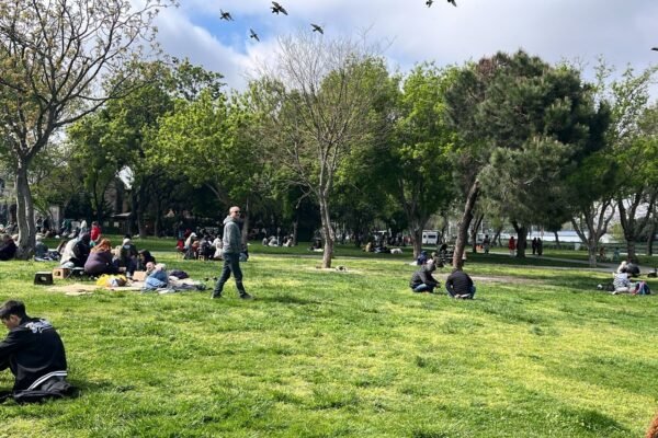 Brasileira relata tensão após terremoto em Istambul