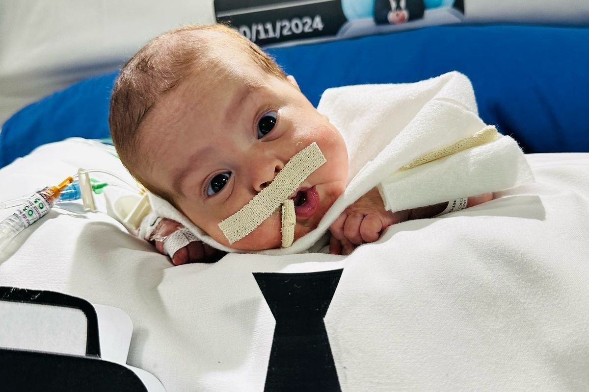 Mãe pede transferência de hospital para bebê prematuro com problema na laringe: ‘Impotente’