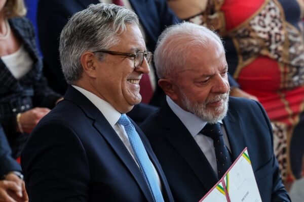 Plano de saúde a R$ 100 é ‘estelionato eleitoral de Lula’, diz médico