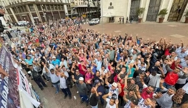 1º de Maio: sindicatos promovem campanha pela PEC 6×1 e sorteio de carros