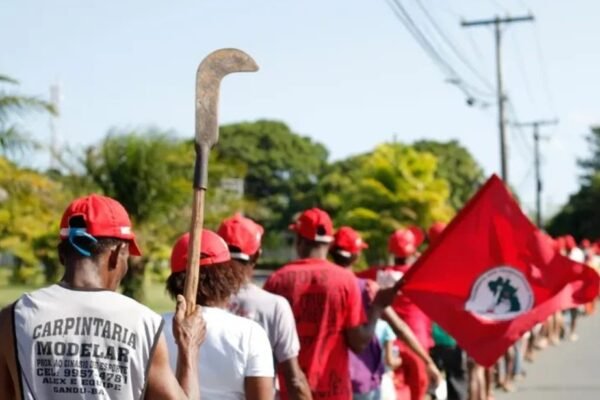 Em meio ao ‘Abril Vermelho’, Lula se encontra com o MST