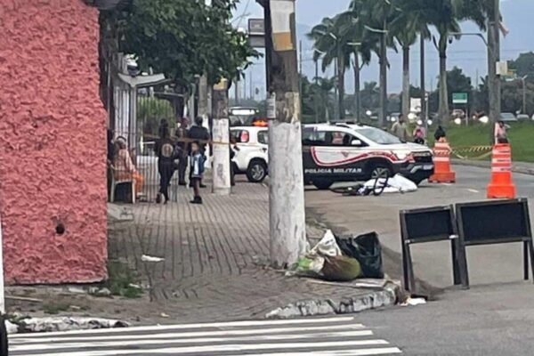PM a caminho do trabalho reage a assalto em ponto de ônibus e mata bandido no litoral de SP