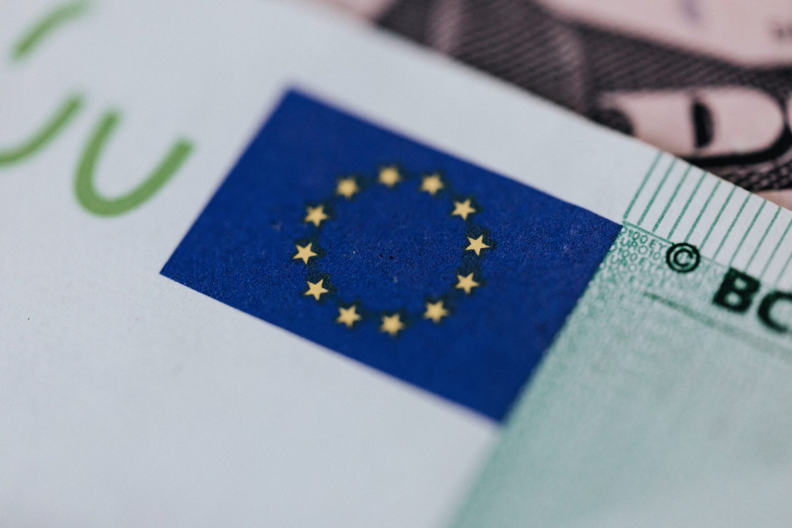 ‘Tarifaço’ pode desacelerar o crescimento da zona do euro, diz presidente de BC da Grécia