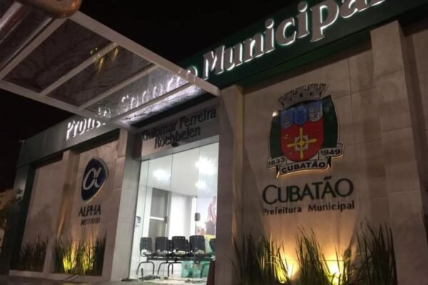Mulher é atacada com mata-leão e encontrada sem roupas em mata na Via Anchieta, em SP