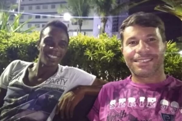 Homem é preso após matar companheiro a facadas em condomínio no litoral de SP