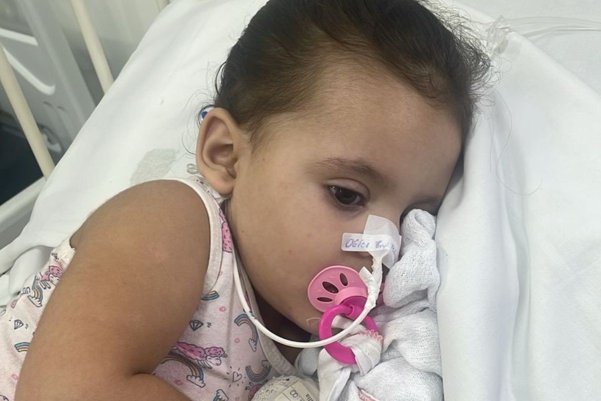 Evite acidentes elétricos em casa: veja dicas após menina ficar com sequelas por choque na tomada