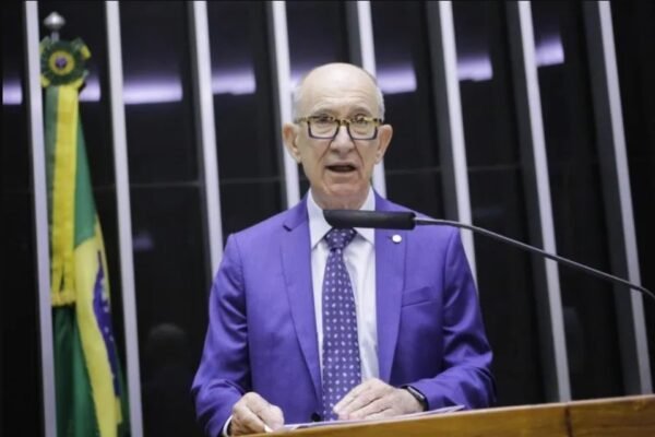 Ala do PT defende candidatura de Rui Falcão à presidência da sigla