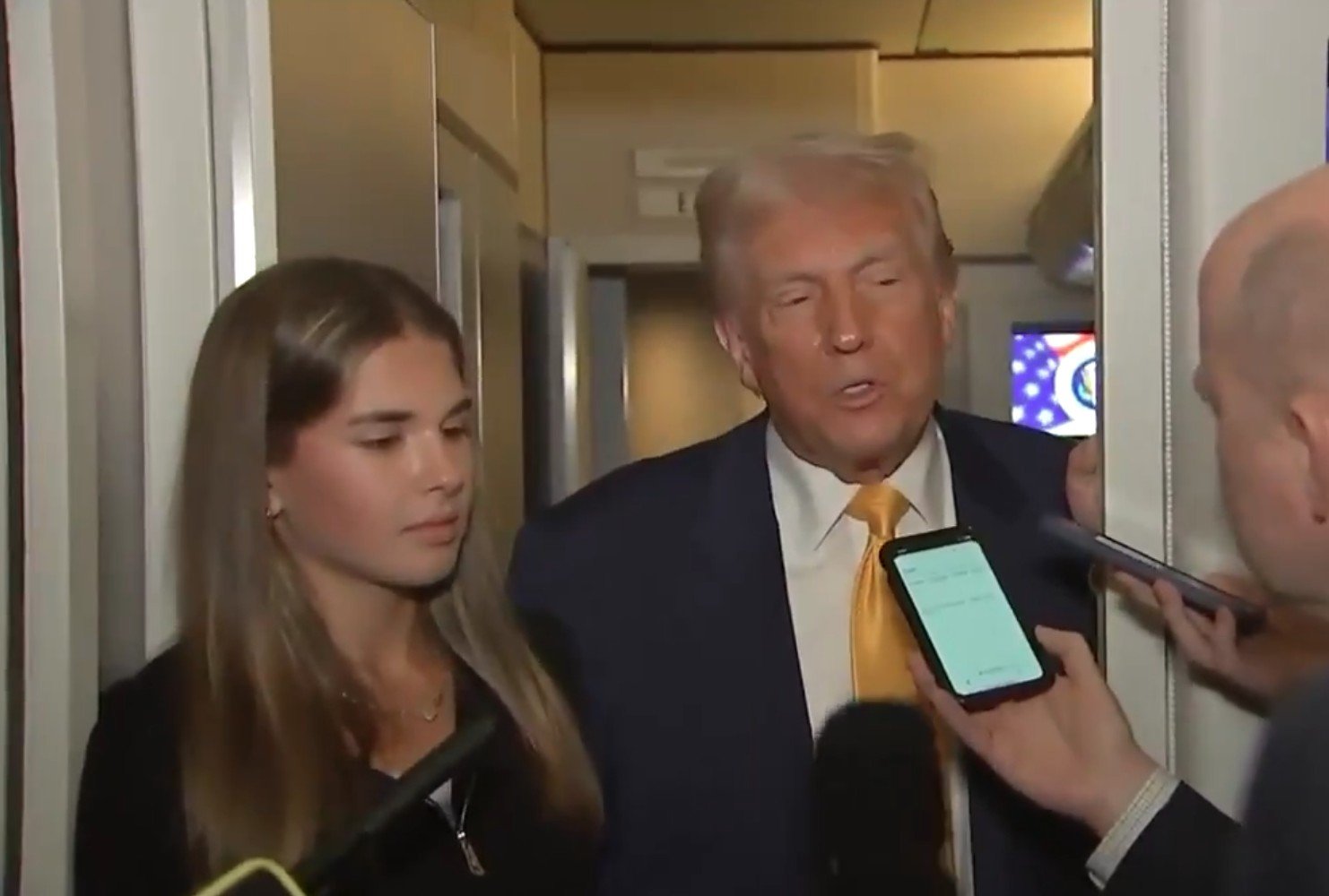 Trump chama Bukele de ‘incrível’ e diz não estar preocupado com relatos de violações de direitos humanos em prisão de El Salvador