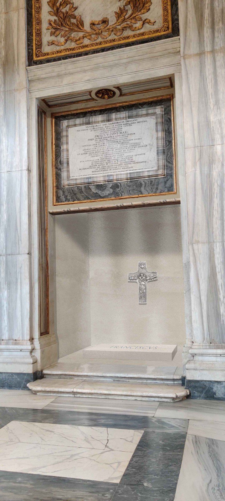 Cardeais visitarão caixão do papa Francisco juntos um dia após funeral; 149 já chegaram para o conclave