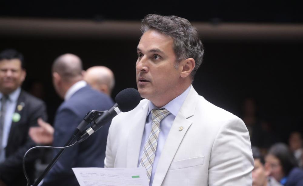 Líder da oposição aponta tratamento desigual da Justiça nos casos de Collor e Bolsonaro