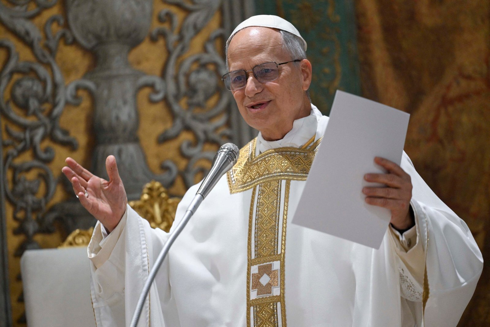 É #FAKE que papa Leão XIV rezou por Jair Bolsonaro em sua primeira missa