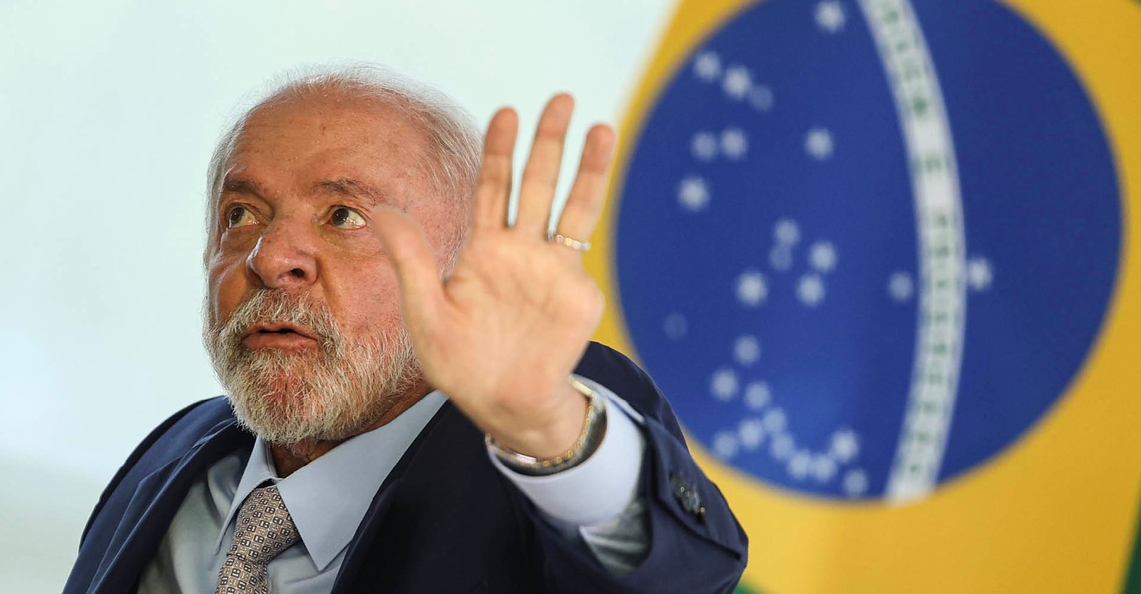 Em conversa com aliados, Lula confirma candidatura à reeleição em 2026