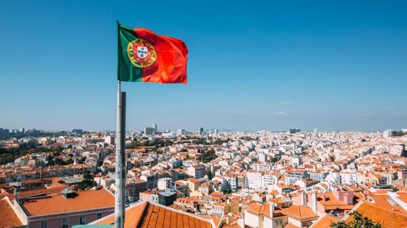 Portugal faz novas eleições neste domingo para definir Parlamento e primeiro-ministro; centro-direita é a favorita para governar