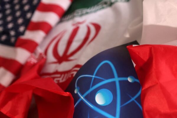 Irã expande atividade nuclear, desafiando ‘pressão máxima’ dos EUA