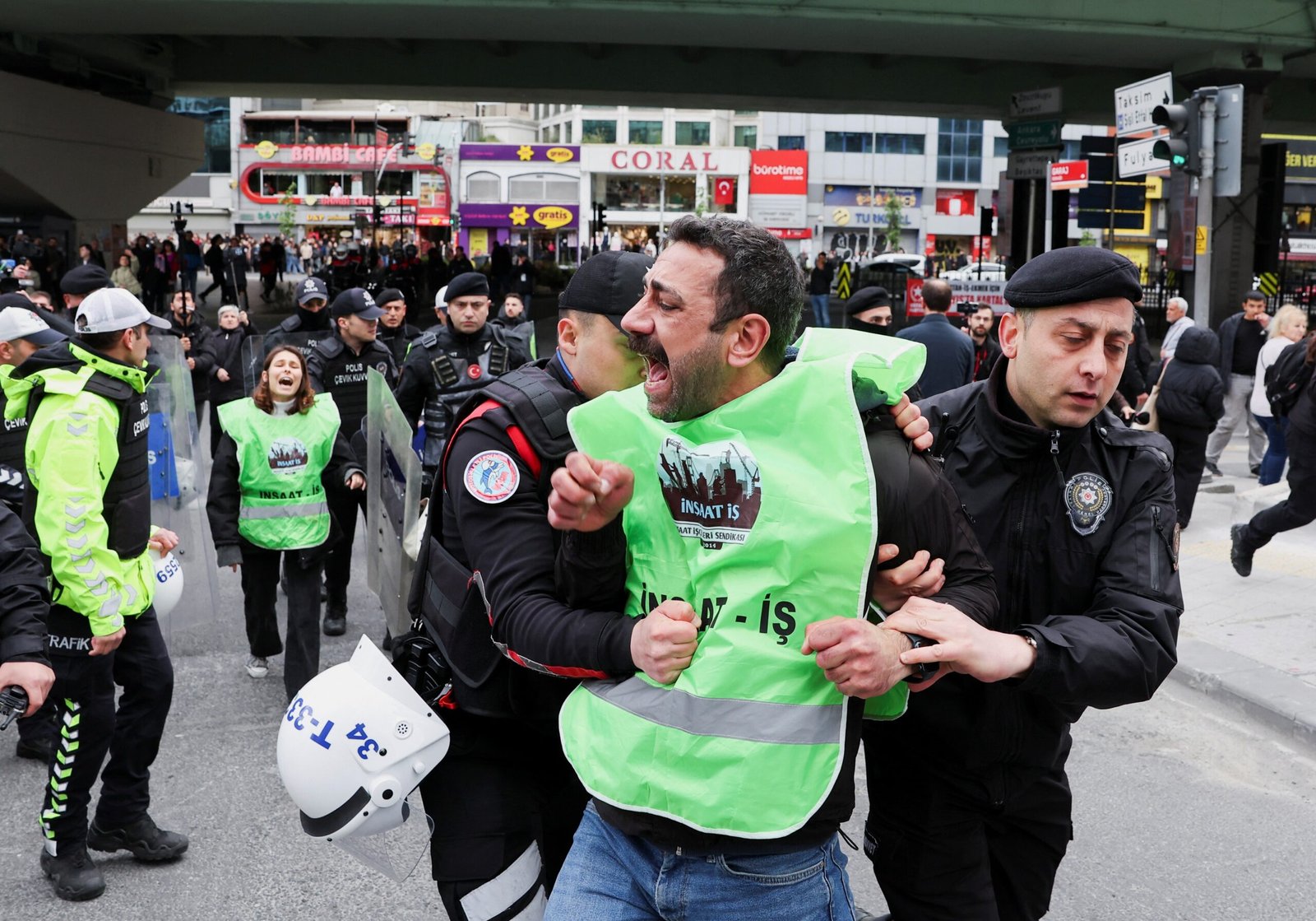 Tumulto e mais de 400 prisões marcam Dia do Trabalhador na Turquia