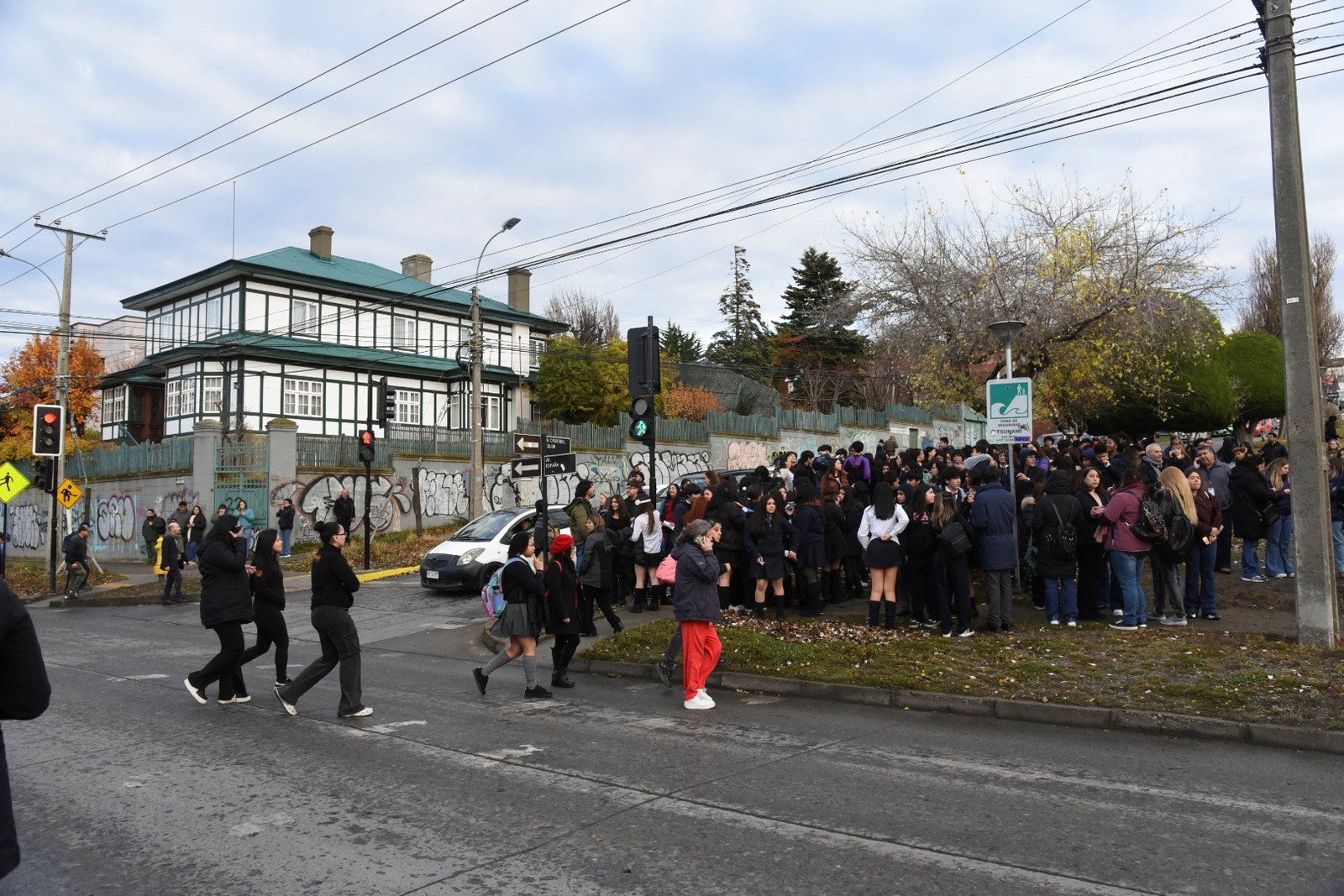 Vídeo mostra moradores deixando casas após alerta sonoro de terremoto no Chile; assista