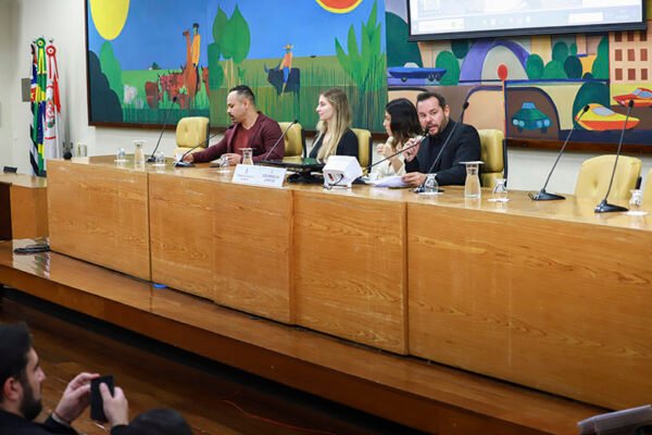 Subcomissão de Juventude discute iniciativas da sociedade civil e da administração municipal para jovens