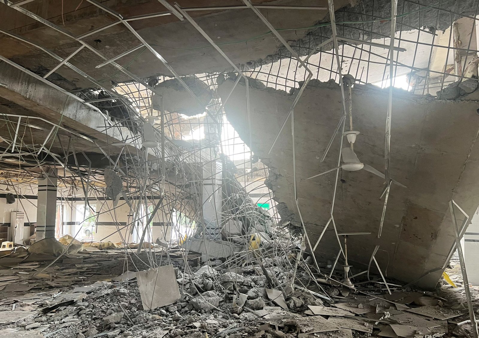 Índia e Paquistão prosseguem com ataques; número de civis mortos chega a 44