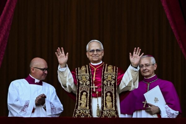 VÍDEO mostra papa Leão XIV cantando em festa quando era arcebispo no Peru