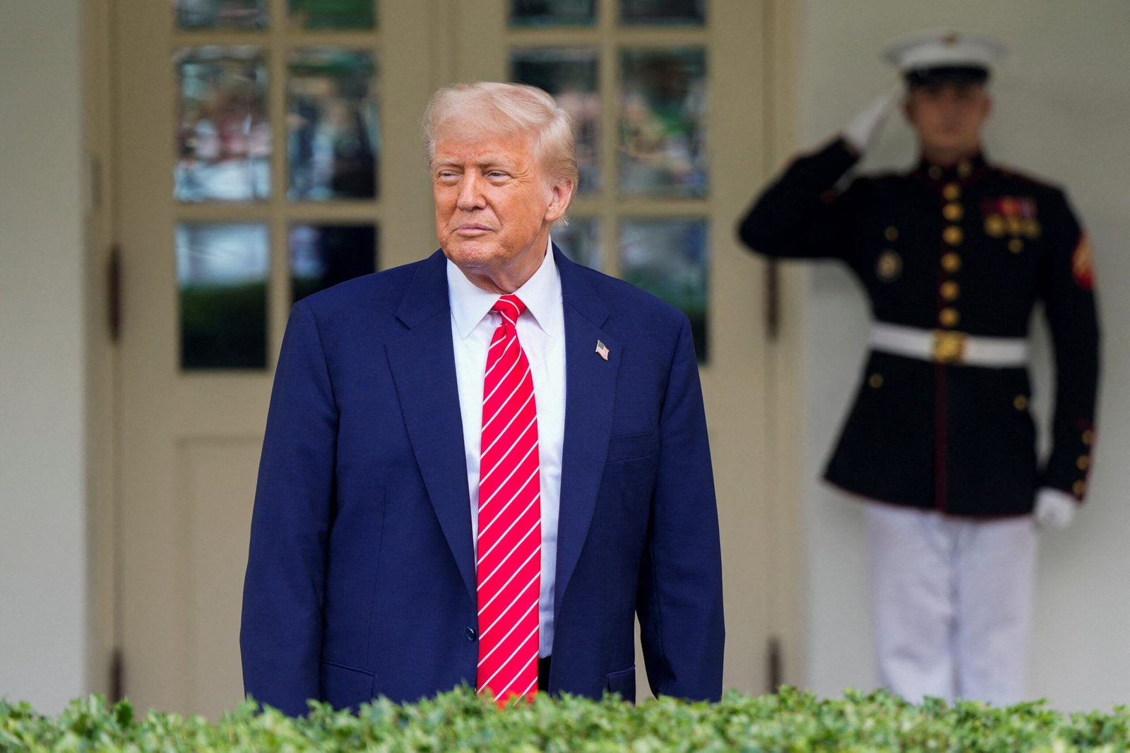 Juíza dos EUA ordena Trump a interromper corte de funcionários federais