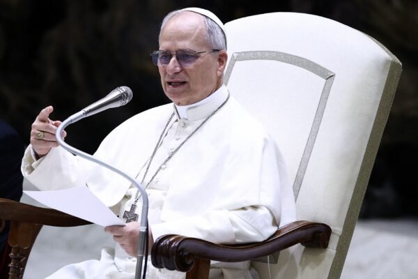 Papa Leão XIV pede fim de ‘guerra de palavras’ e libertação de jornalistas presos no mundo