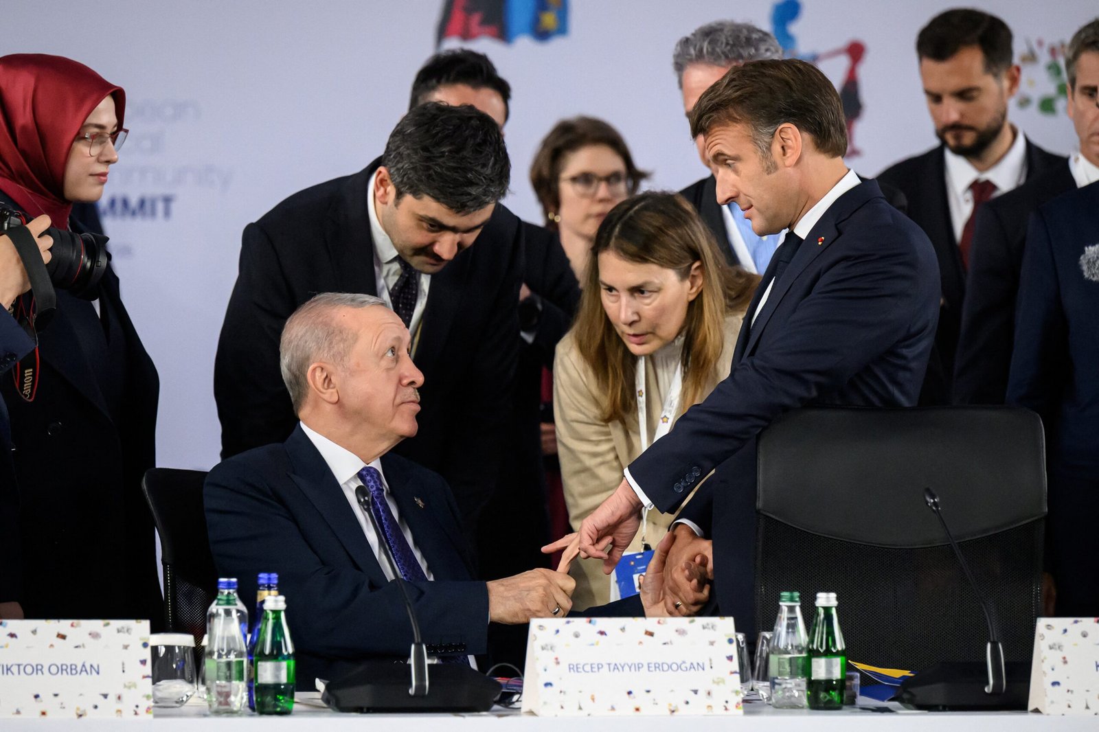 Macron nega ‘tapa’ de esposa, diz que vídeo gerou ‘bobagens’ e cita fake news recentes