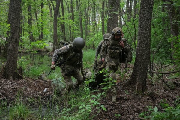 Ataque da Rússia na Ucrânia mata 6 durante treinamento militar