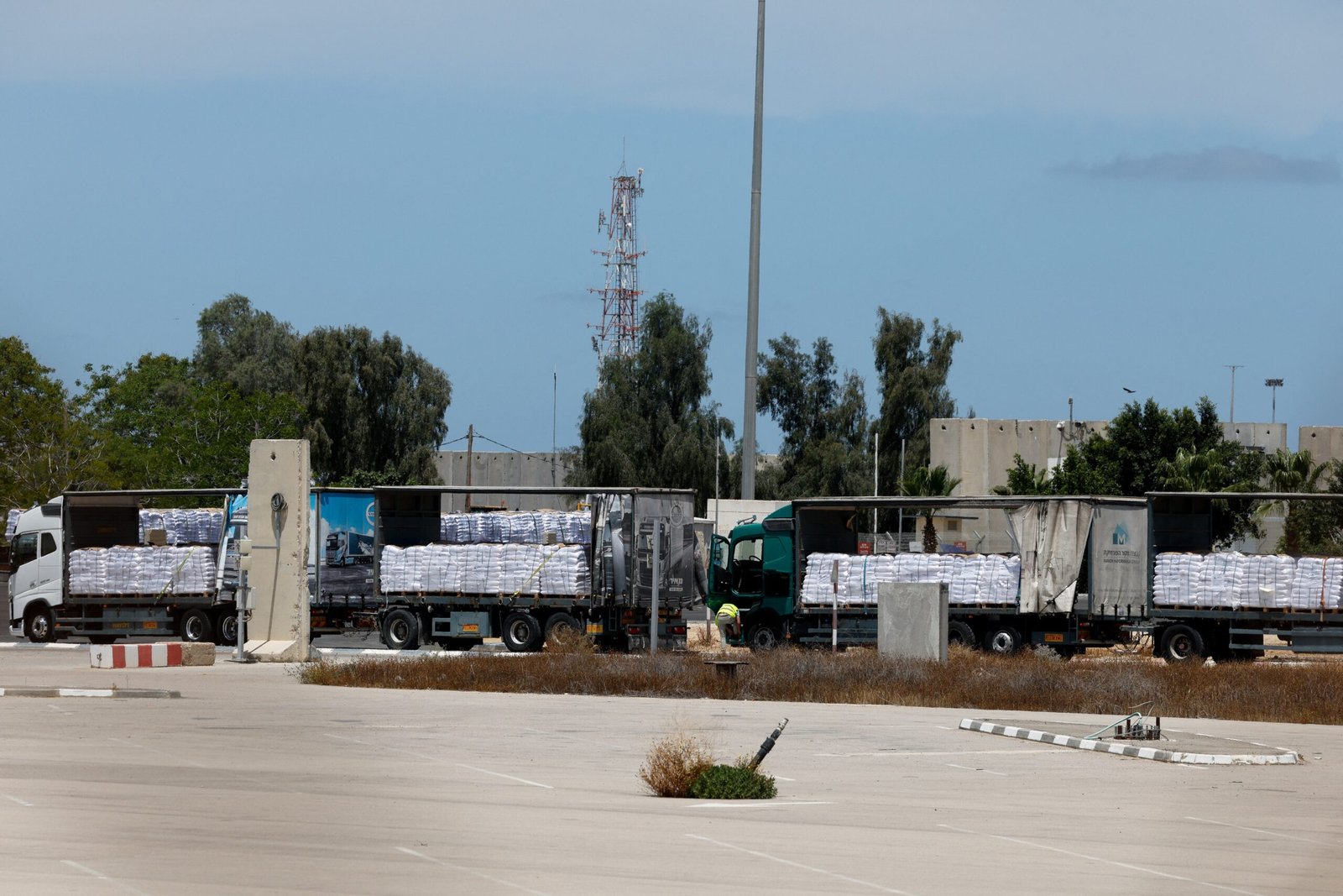 Manifestantes israelenses tentam bloquear entrada de ajuda humanitária em Gaza