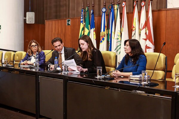 Comissão de Relações Internacionais aprova convite a secretários e quer reforçar diálogo com consultados e universidades