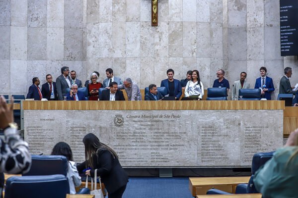 Regulamentação e morte de passageira durante corrida de aplicativo de mototáxi são temas da Sessão Plenária