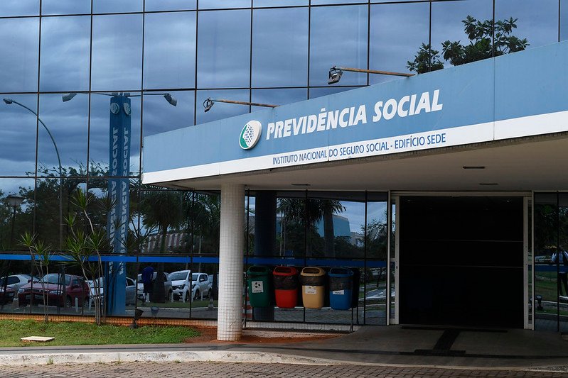 INSS avalia usar dinheiro público para reembolsar descontos