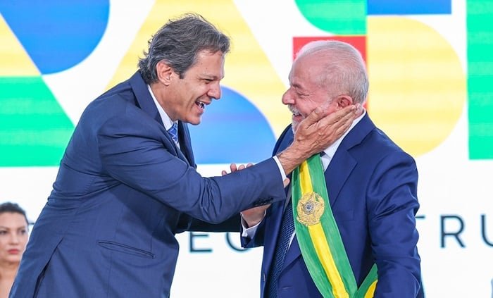 Bolsonaro critica política tributária de Lula e condena alta do IOF