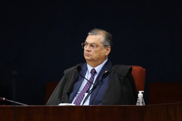 Dino repete piada sobre possíveis sanções dos EUA contra Moraes