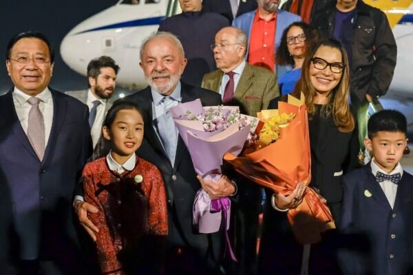 Lula desembarca na China de olho em oportunidades de negócios
