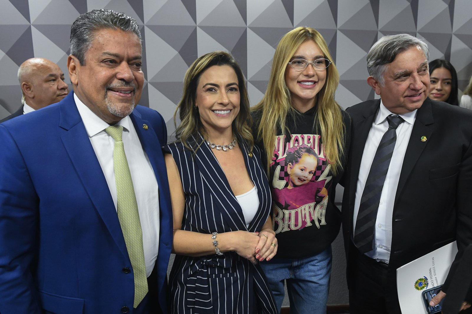 Recado de Cleitinho na CPI das Bets foi além do pedido de selfie