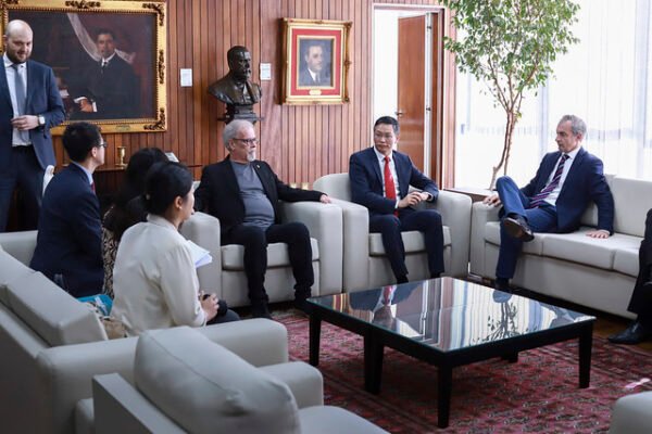 Câmara propõe cooperação com a China nas áreas de tecnologia, mobilidade e meio ambiente