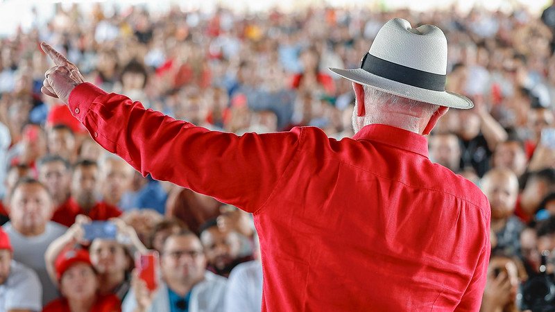 Em PE, Lula critica adversários e diz: ‘Não vote em qualquer tranqueira’