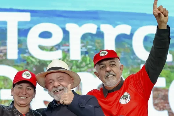 No Paraná, Haddad fala que MST ‘quer fazer cumprir a Constituição’