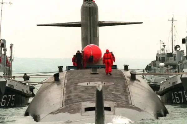 Europa discute usar força nuclear francesa para se proteger