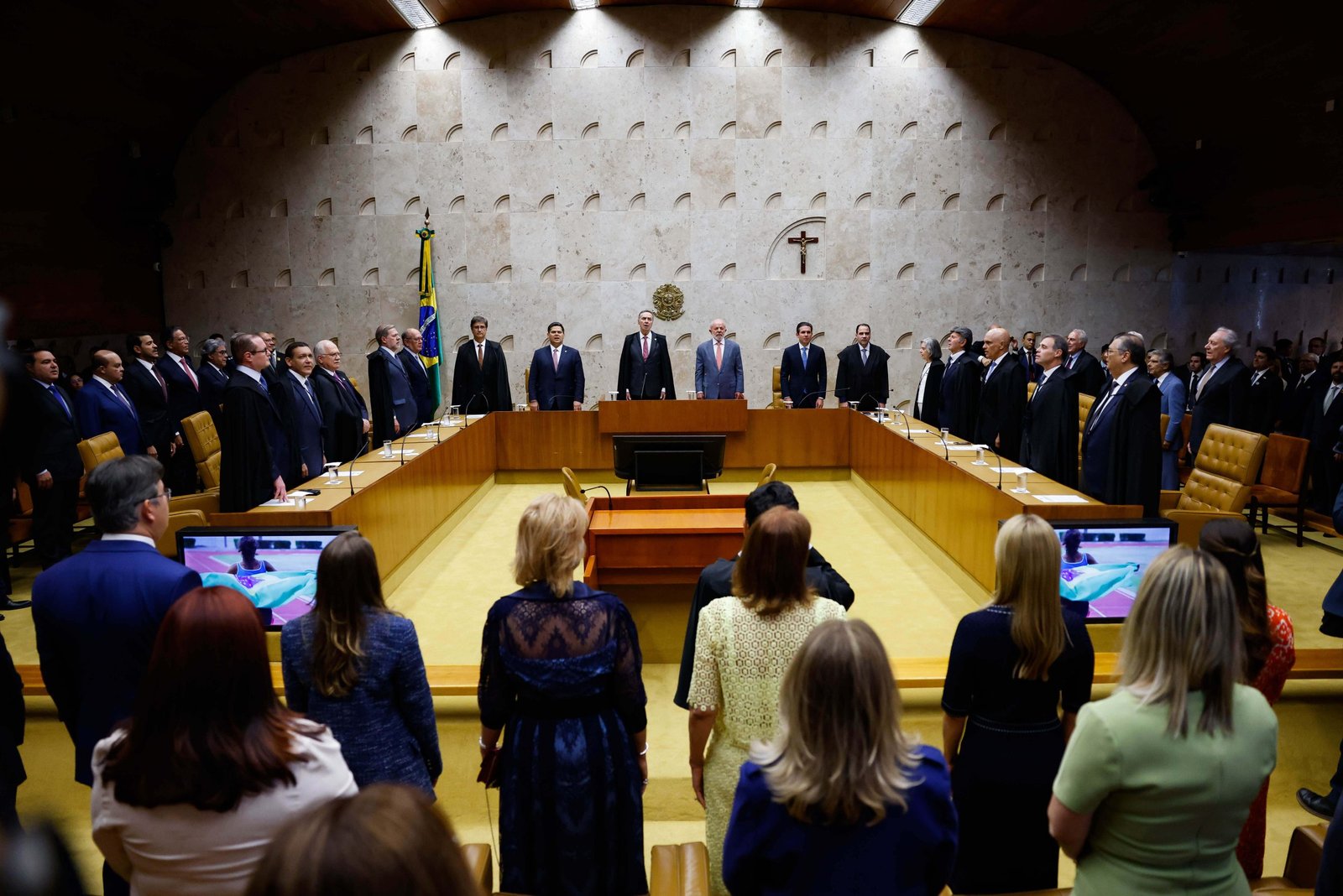 AGU aciona o STF por medidas imediatas contra redes sociais
