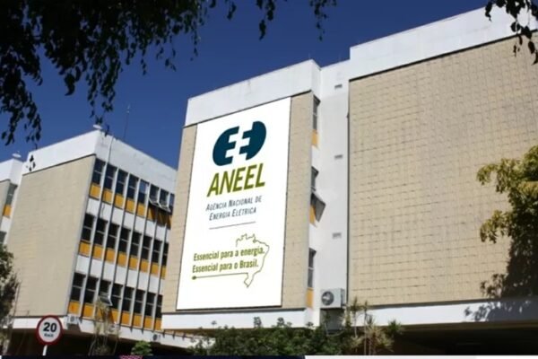 Contas de luz ficam mais caras em maio