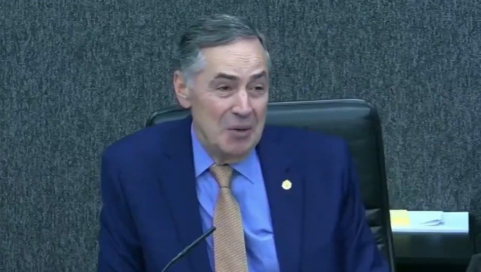 Barroso defende sua participação em jantar com CEO do iFood e atribui críticas à ‘incultura’ 